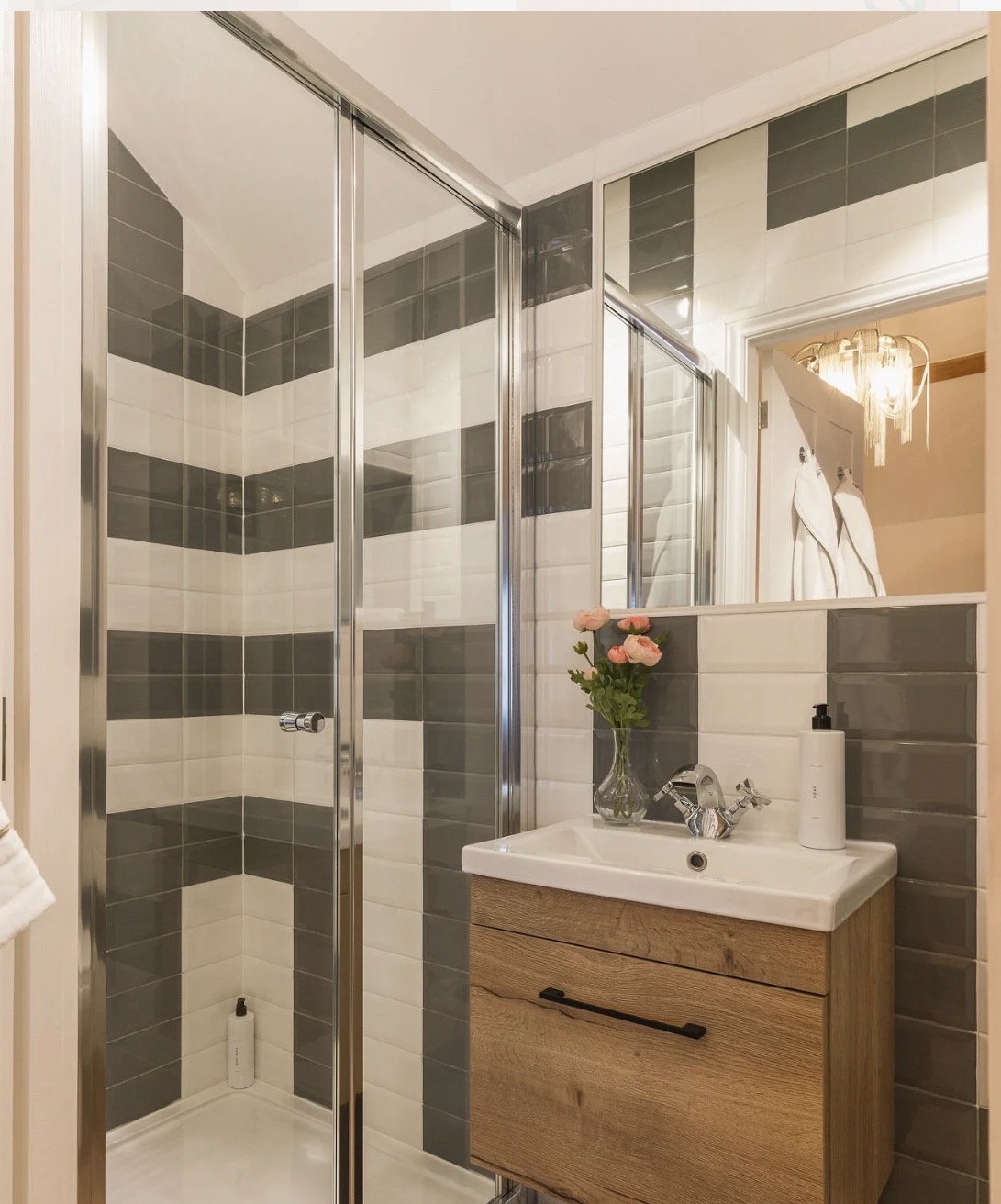 The details matter. Fresh towels, clean lines and a space that was put together with care.